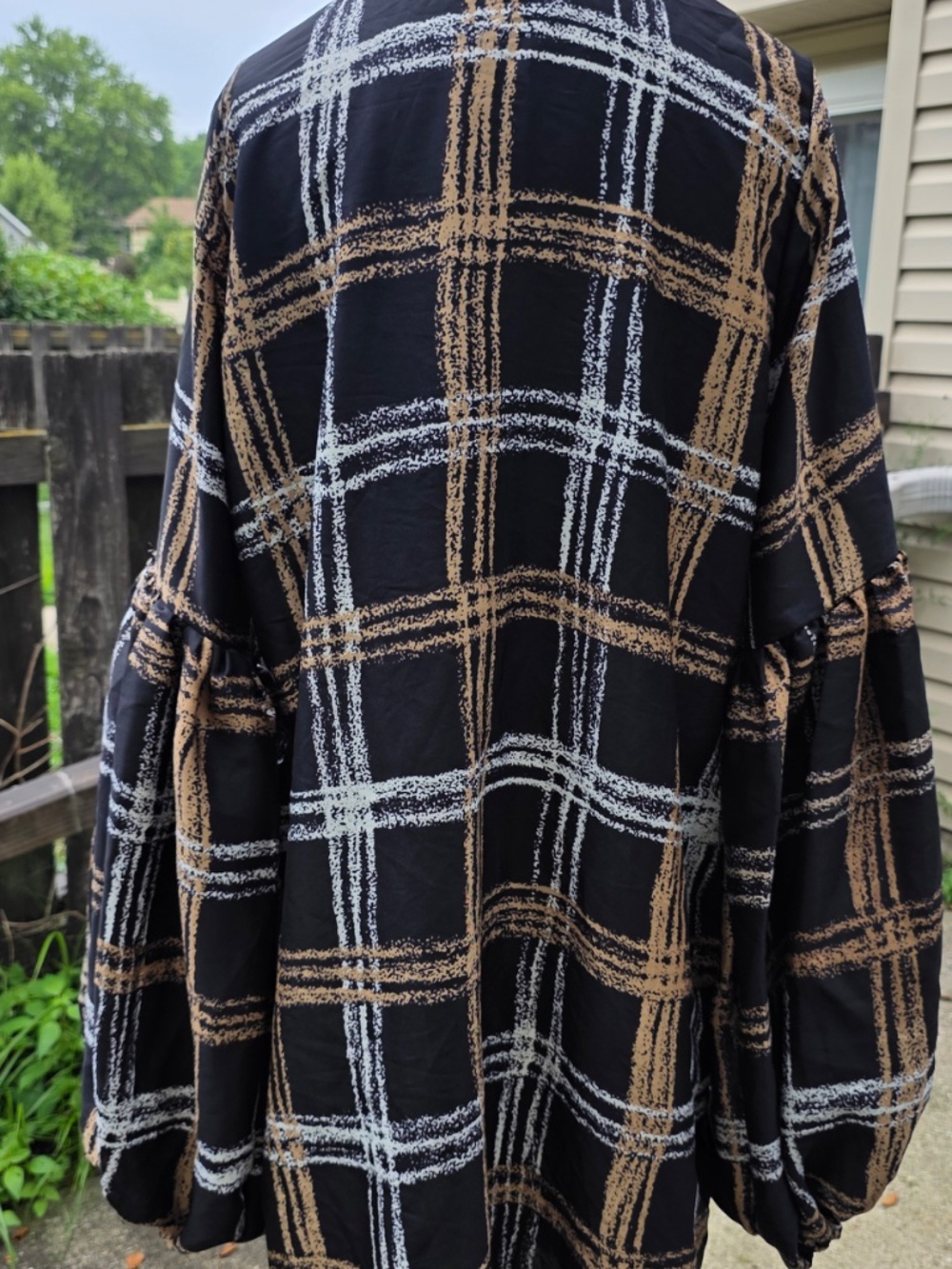Gold, black and white kimono - Picture 3 of 5
